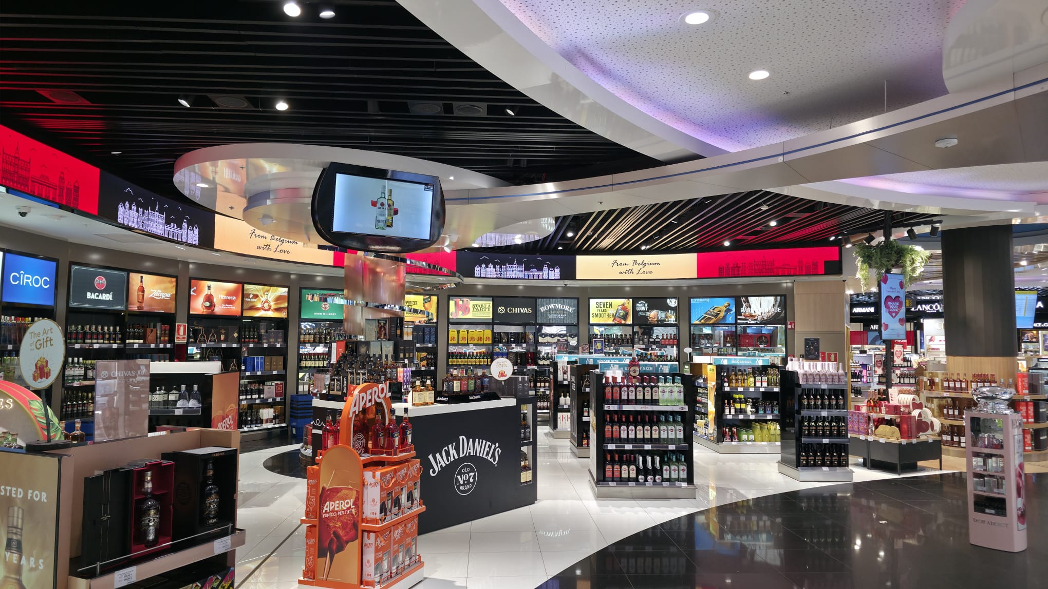 Tienda de licores y bebidas alcohólicas en aeropuerto.