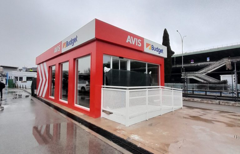 Oficinas de alquiler de coches Avis y Budget.